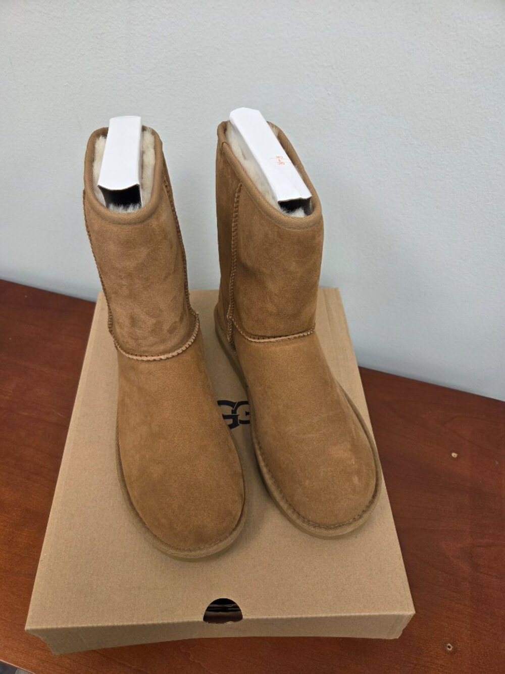 UGG Classic Short II Women's Size 10 New in Box with damage - Picture 3 of 6